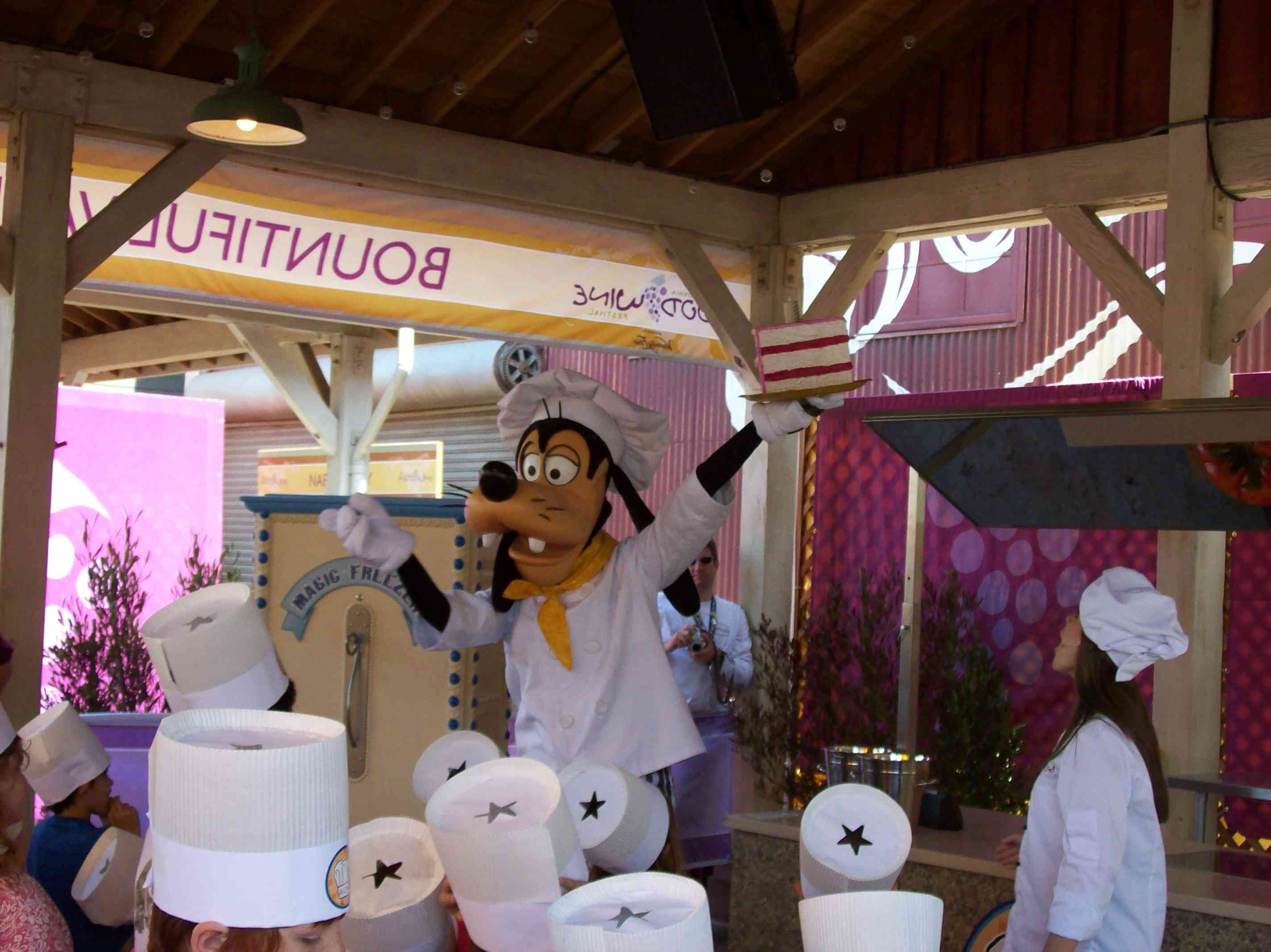 Chef Goofy tries to get the kids to make an unhealthy snack.