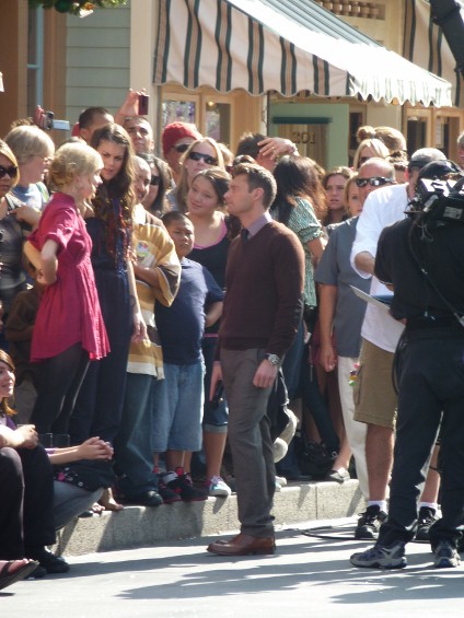 Seacrest and the Crowd