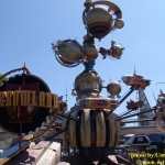 Tomorrowland-Disneyland-02