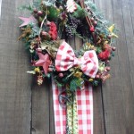 DL Rustic Holiday Decor - Fence wreath detail