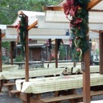 DL Rustic Holiday Decor - Picnic Table and post ideas