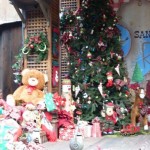 DL Rustic Holiday Decor - Tree and toys