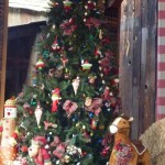 DL Rustic Holiday Decor - corner tree