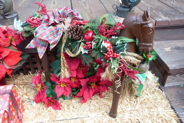 Rustic Holiday Decor Ideas from Disneyland's Big Thunder Ranch DL ...