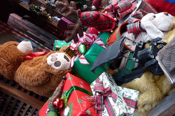 Rustic Holiday Decor Ideas from Disneyland's Big Thunder Ranch DL ...