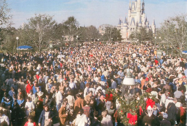 2009-06-05-WDW-Segway-lawsuit-Exhibit-showing-crowded-theme-park.jpg