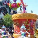DL Mickey's Soundsational Parade Donald's Float