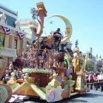 DL Mickey's Soundsational Parade Sweeps and Moon