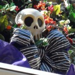 DL Haunted Mansion Holiday Skull Decor