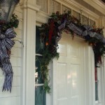 DL Haunted Mansion Holiday Entry Decor