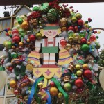 DL Small World Holiday Wreaths German Bellringer