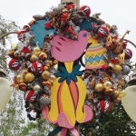 DL Small World Holiday Wreaths Partridge