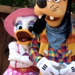 DL Big Thunder Jamboree Goofy Charms Daisy