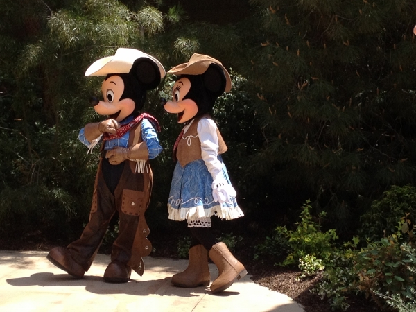 DL Big Thunder Jamboree Mickey and Minnie