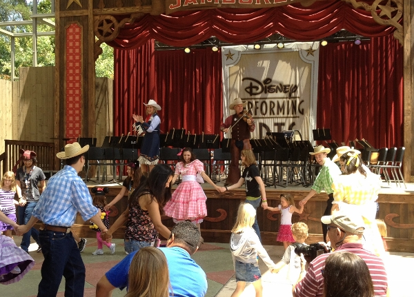 DL Big Thunder Jamboree Farley the Fiddler