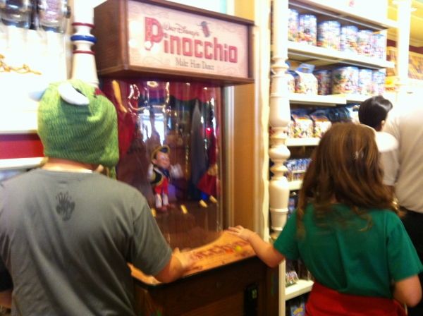 DL Penny Arcade Pinocchio machine
