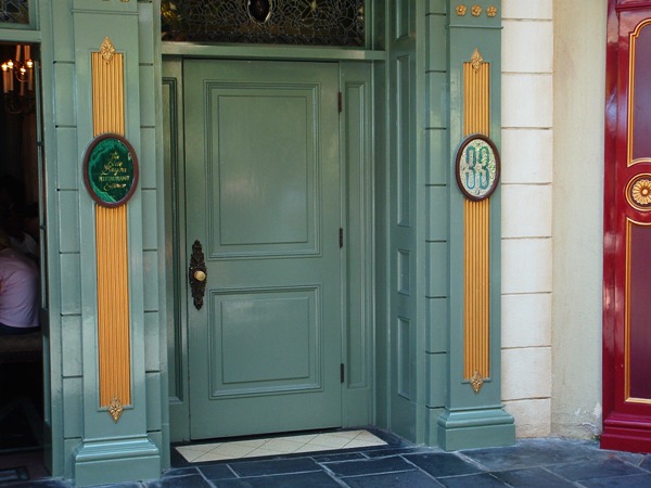 Club33-02.jpg