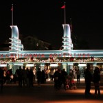 DL DCA Holiday California Adventure Holiday Entrance (600x401)