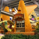 DL Rose Parade 2012 Cozy Cone detail